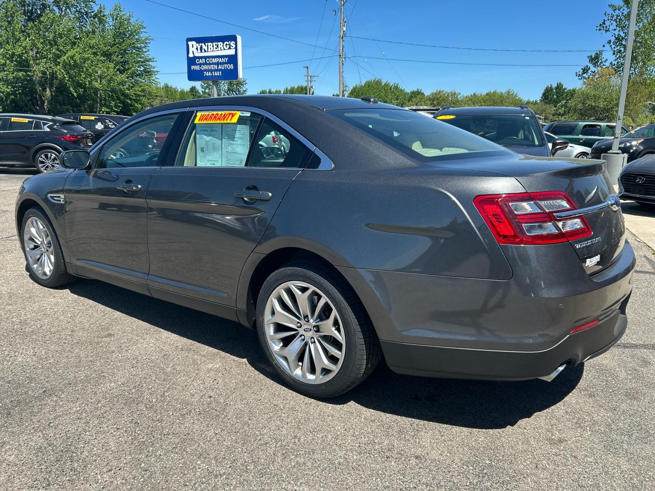 Ford Taurus Limited FWD 2016