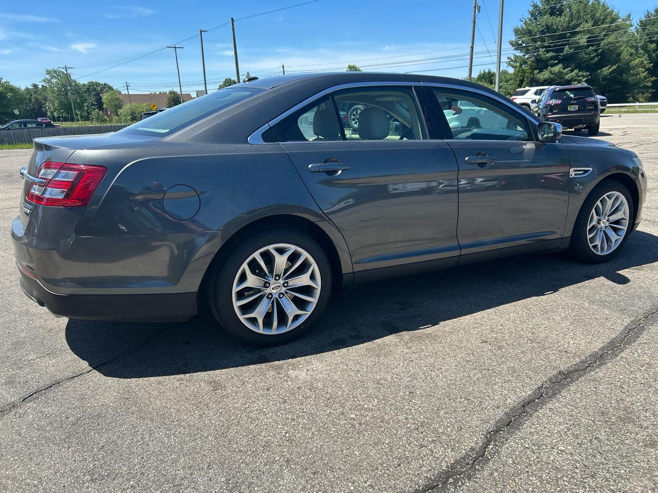 Ford Taurus Limited FWD 2016