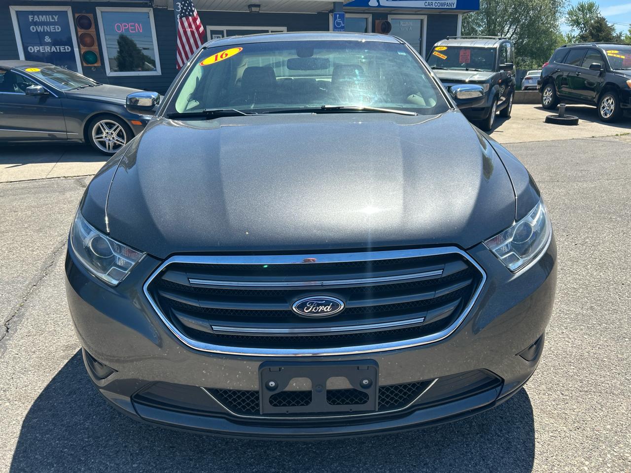 Ford Taurus Limited FWD 2016