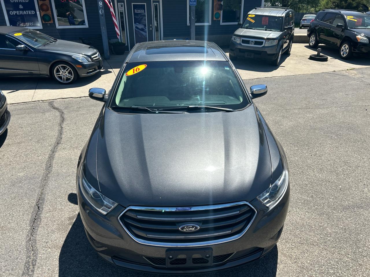 Ford Taurus Limited FWD 2016