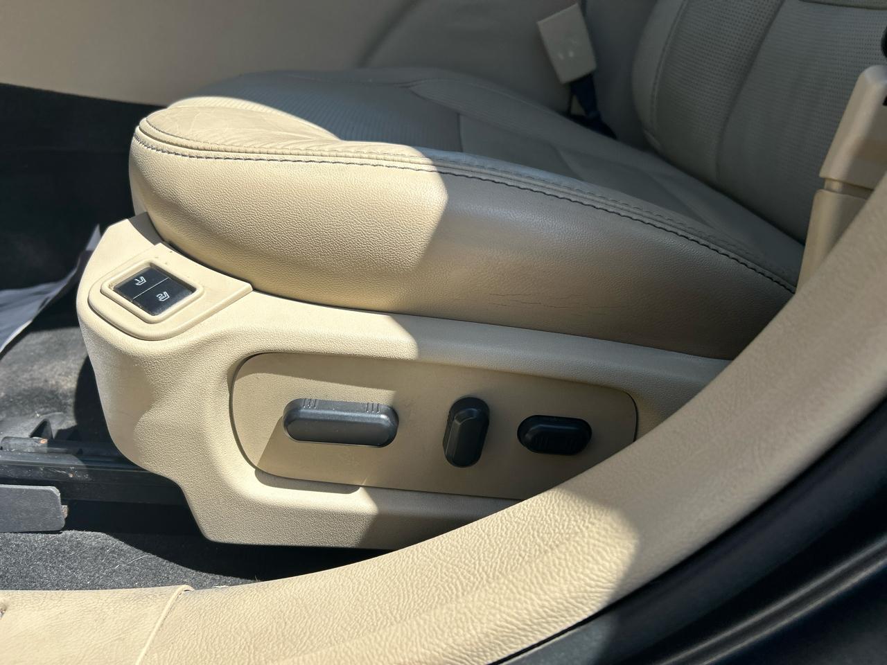 Ford Taurus Limited FWD 2016