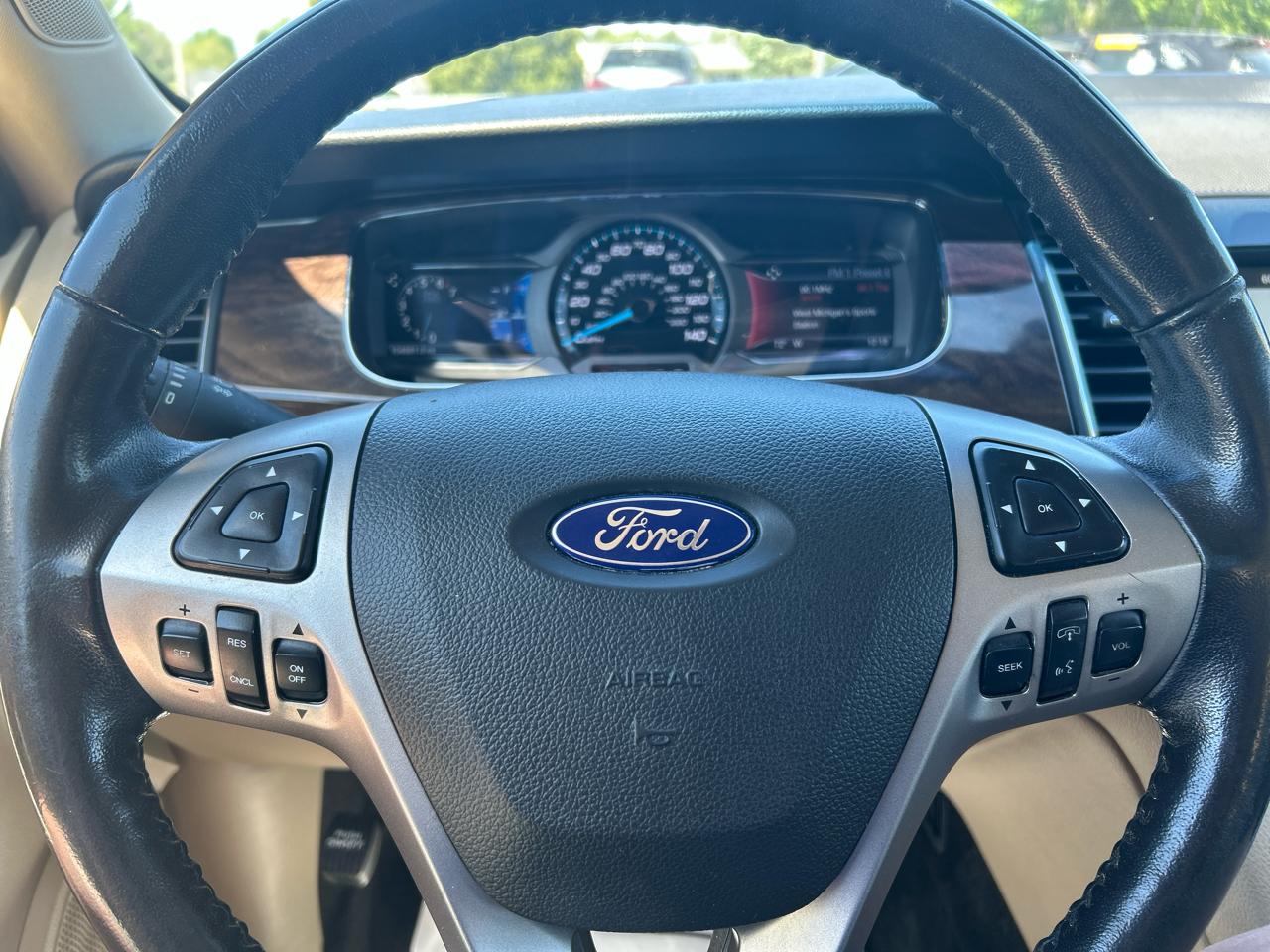 Ford Taurus Limited FWD 2016