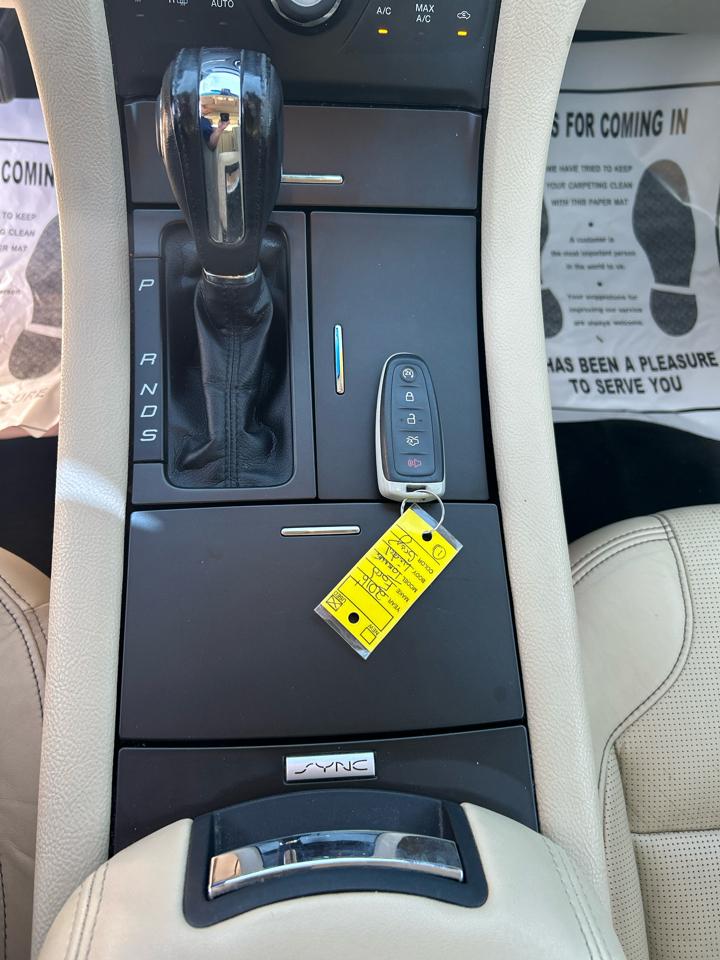 Ford Taurus Limited FWD 2016