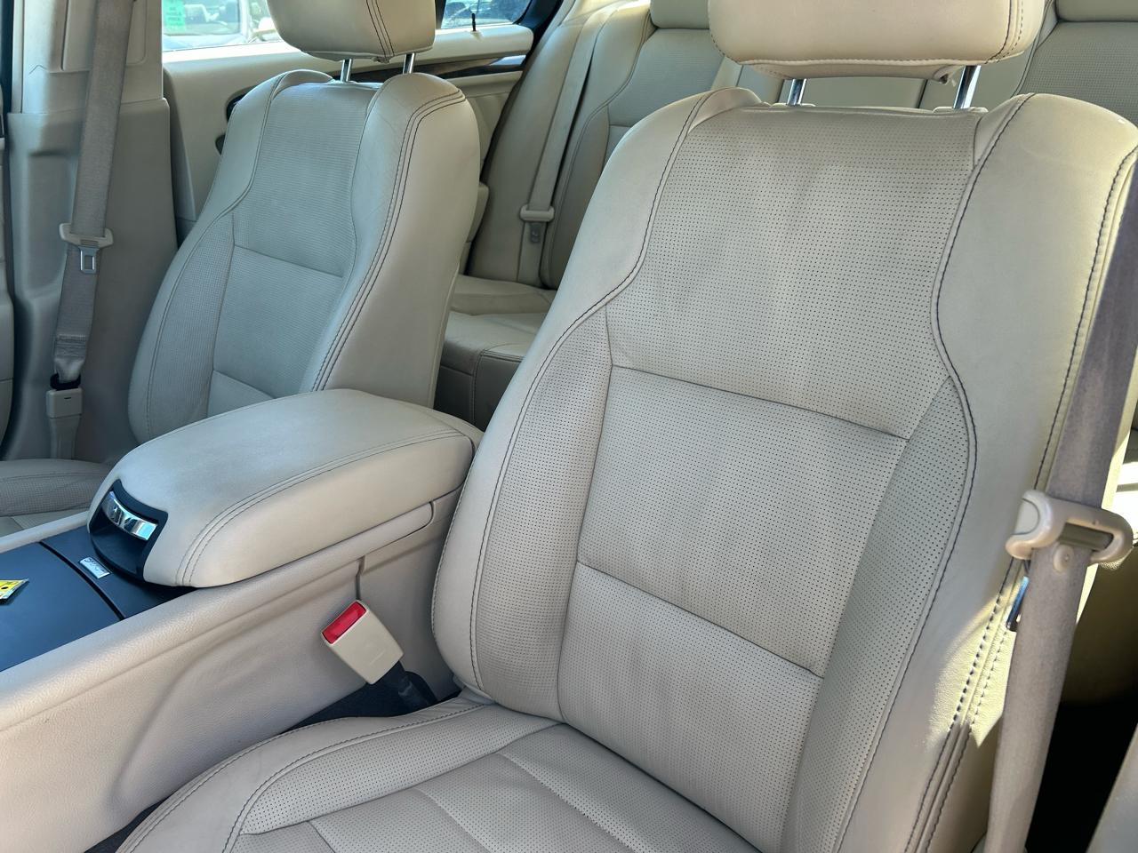 Ford Taurus Limited FWD 2016