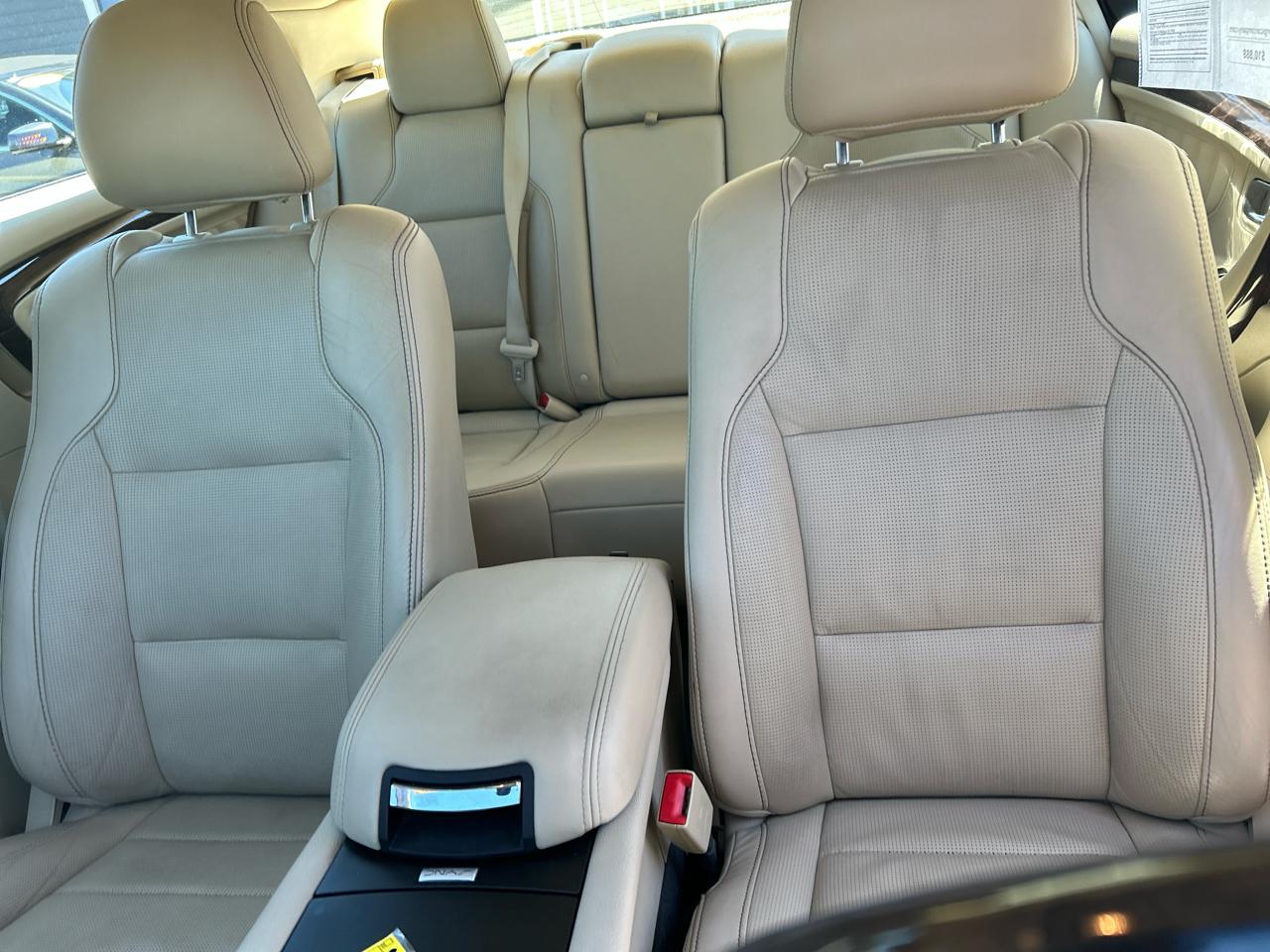 Ford Taurus Limited FWD 2016