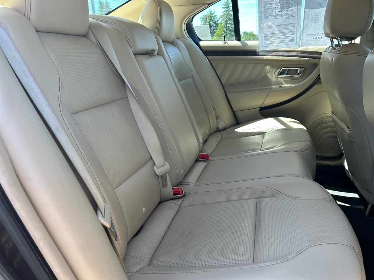 Ford Taurus Limited FWD 2016