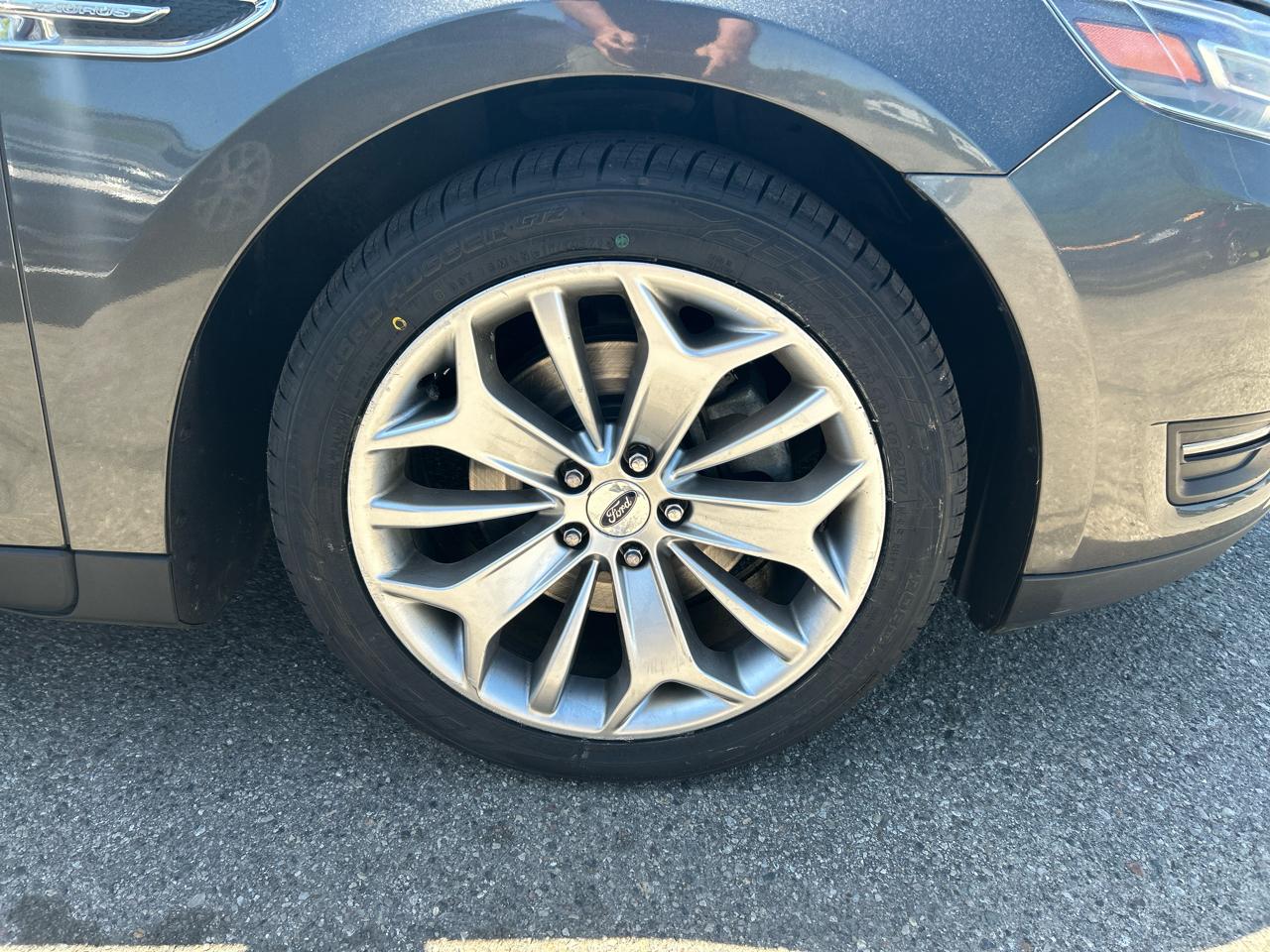 Ford Taurus Limited FWD 2016