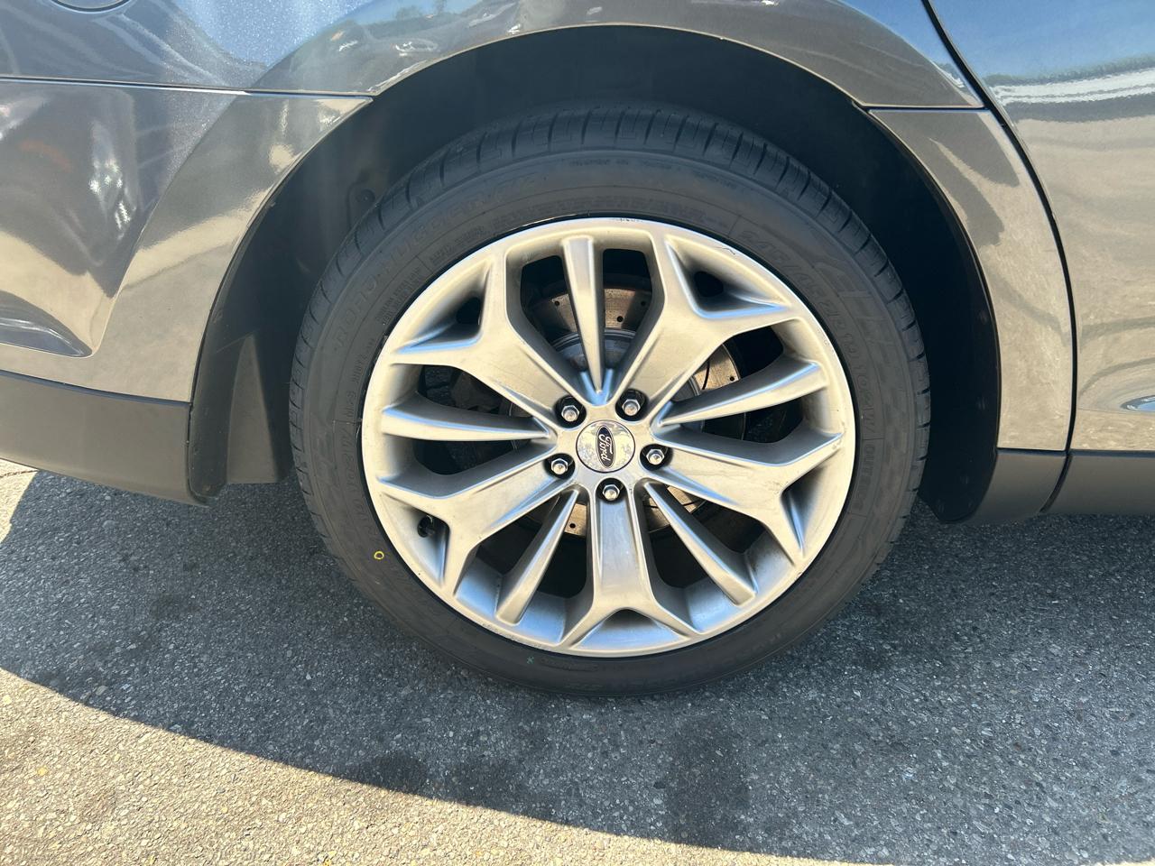 Ford Taurus Limited FWD 2016