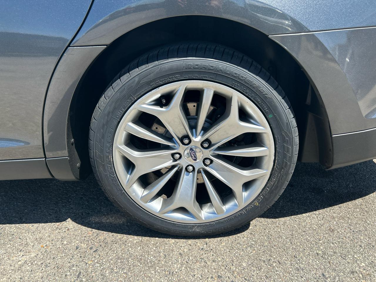 Ford Taurus Limited FWD 2016