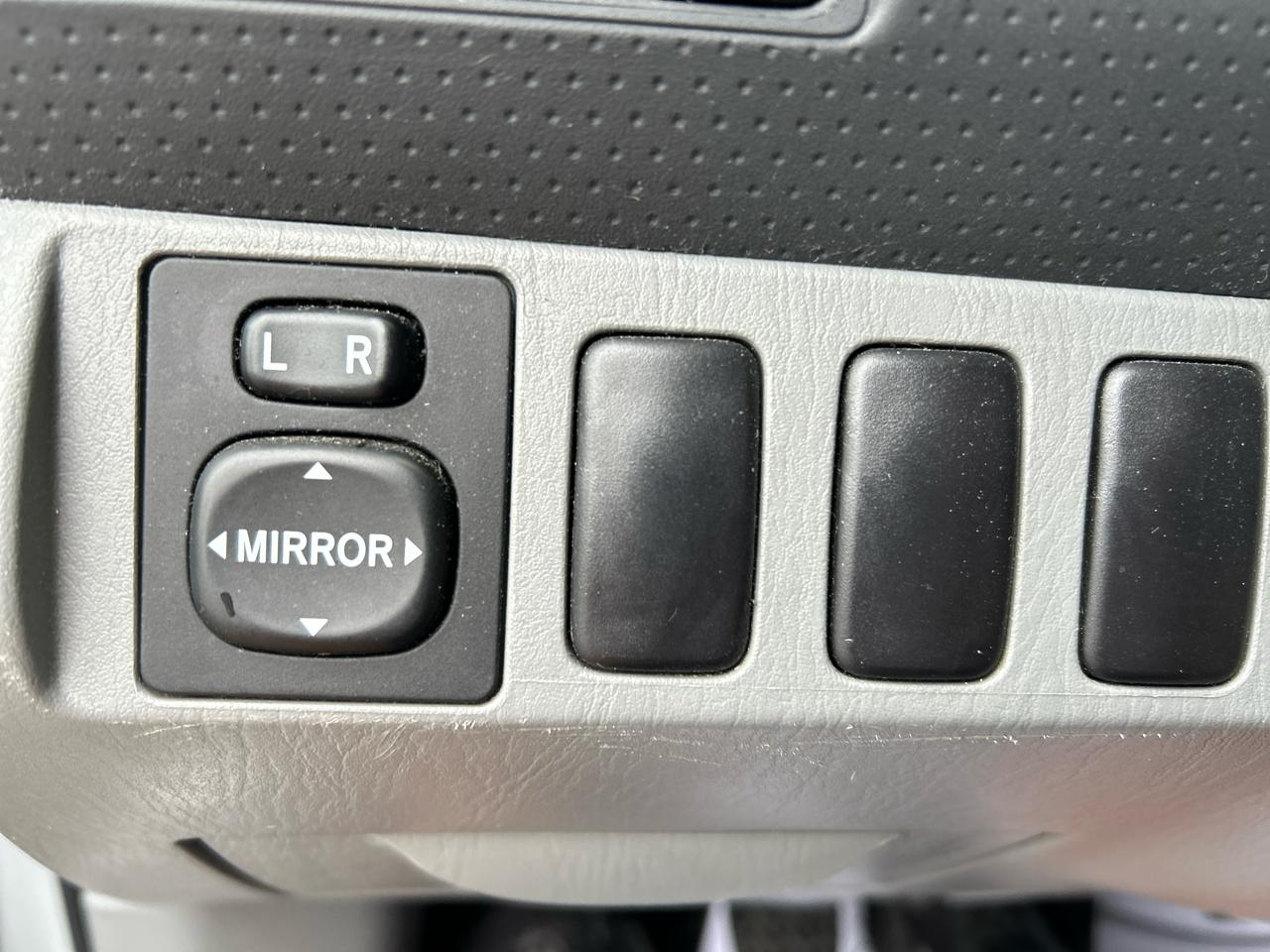 Toyota Tacoma PreRunner Access Cab I4 Manual 2WD 2005