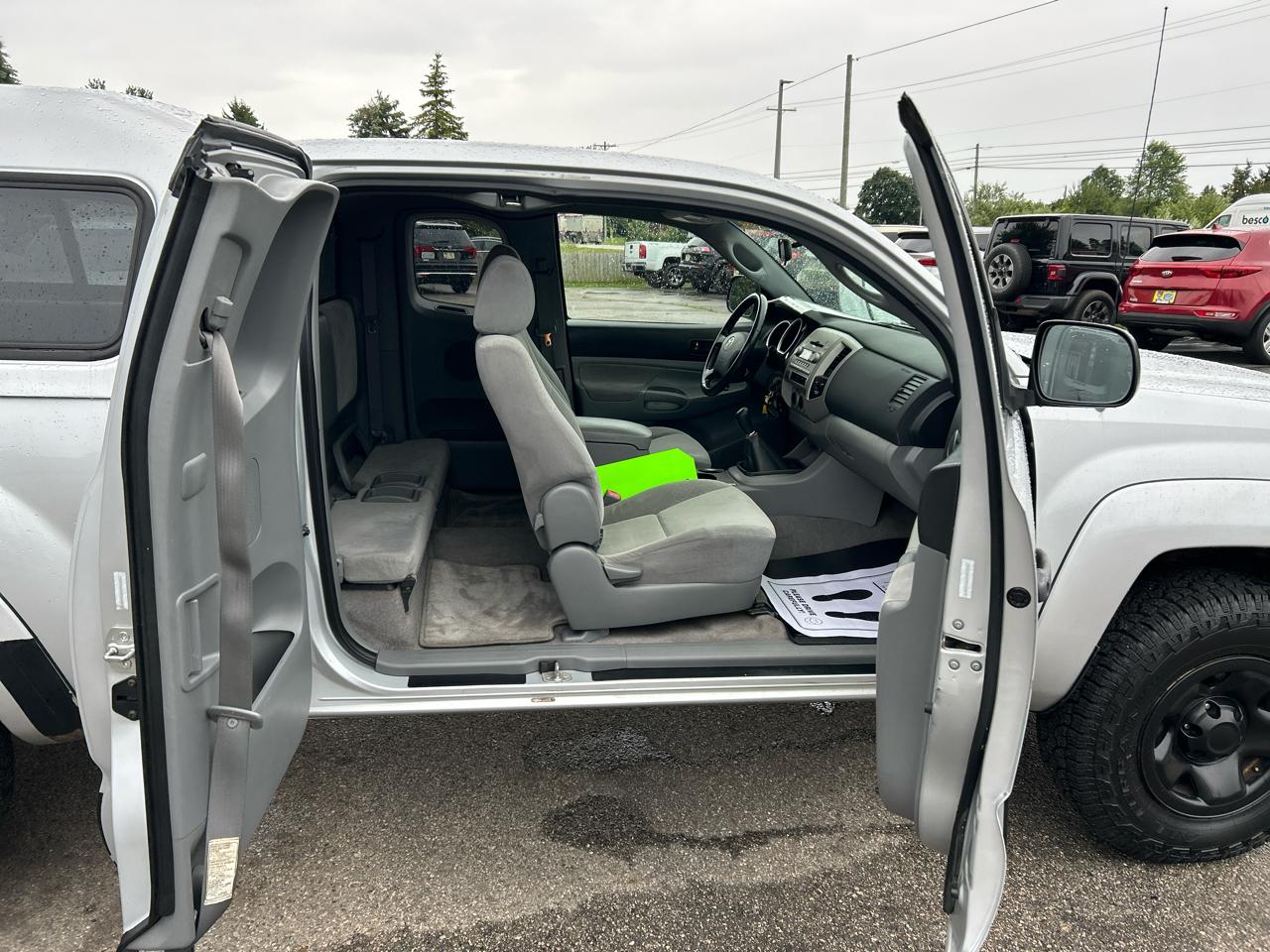 Toyota Tacoma PreRunner Access Cab I4 Manual 2WD 2005