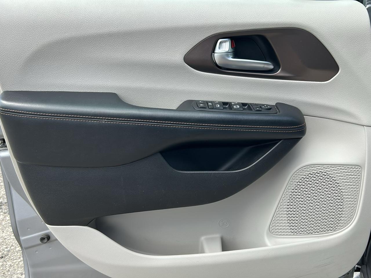Chrysler Pacifica Touring FWD 2017
