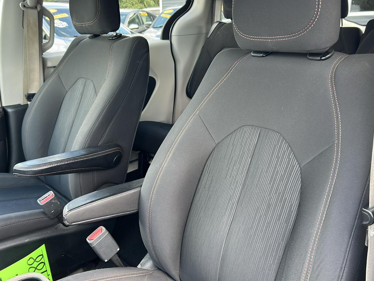 Chrysler Pacifica Touring FWD 2017