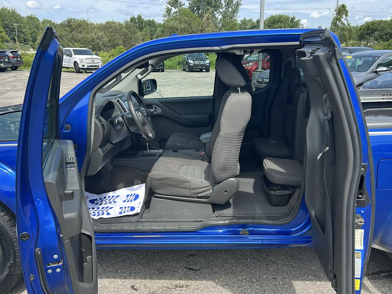 Nissan Frontier 4WD King Cab Auto SV 2014