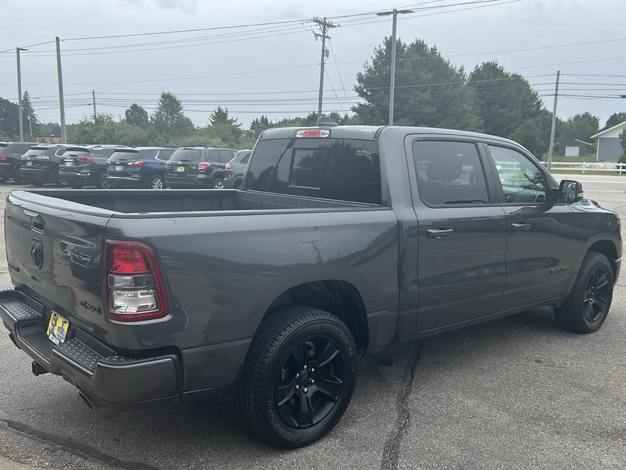 RAM 1500 Big Horn 4x4 Crew Cab 5'7" Box 2020