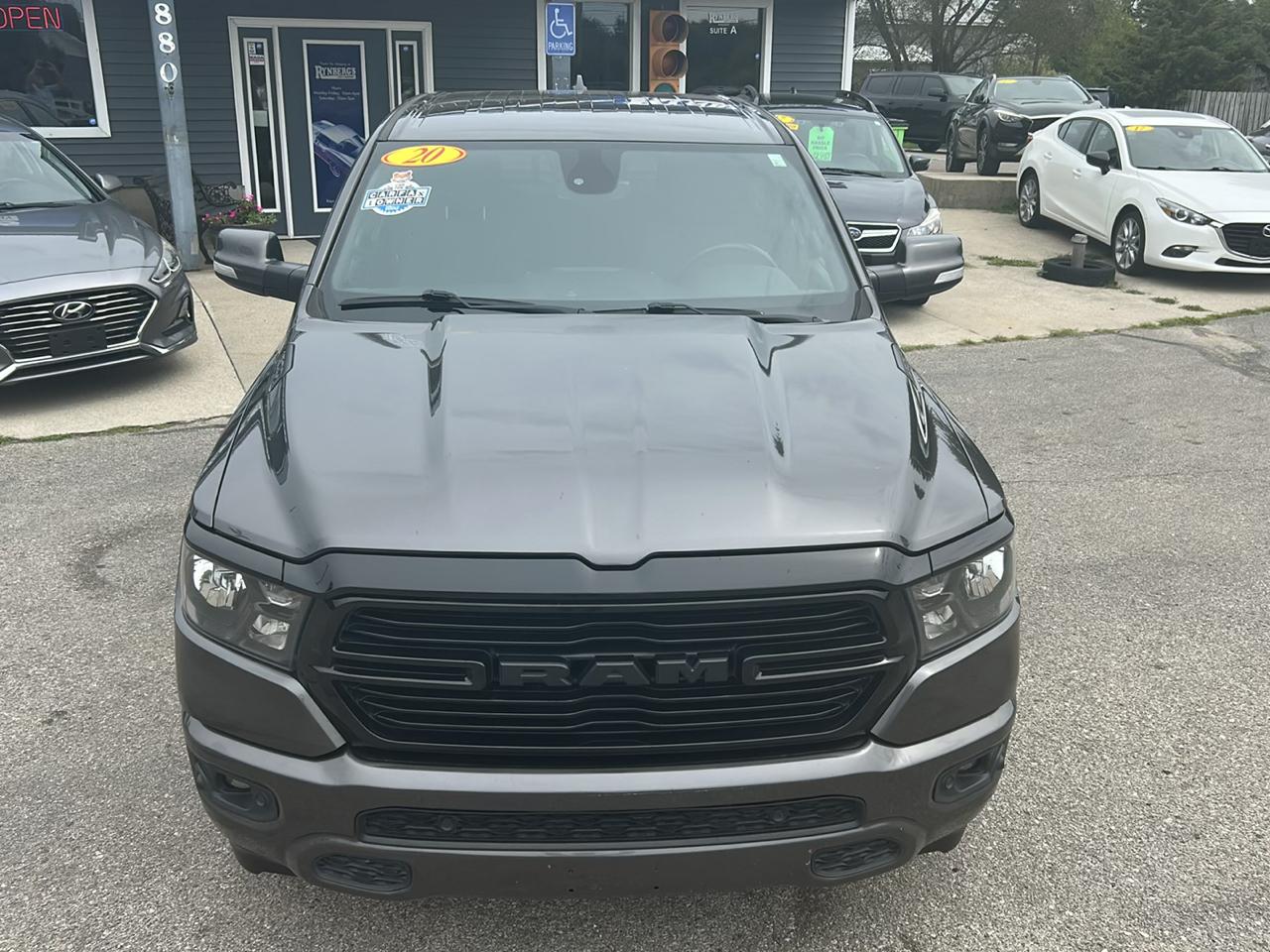 RAM 1500 Big Horn 4x4 Crew Cab 5'7" Box 2020