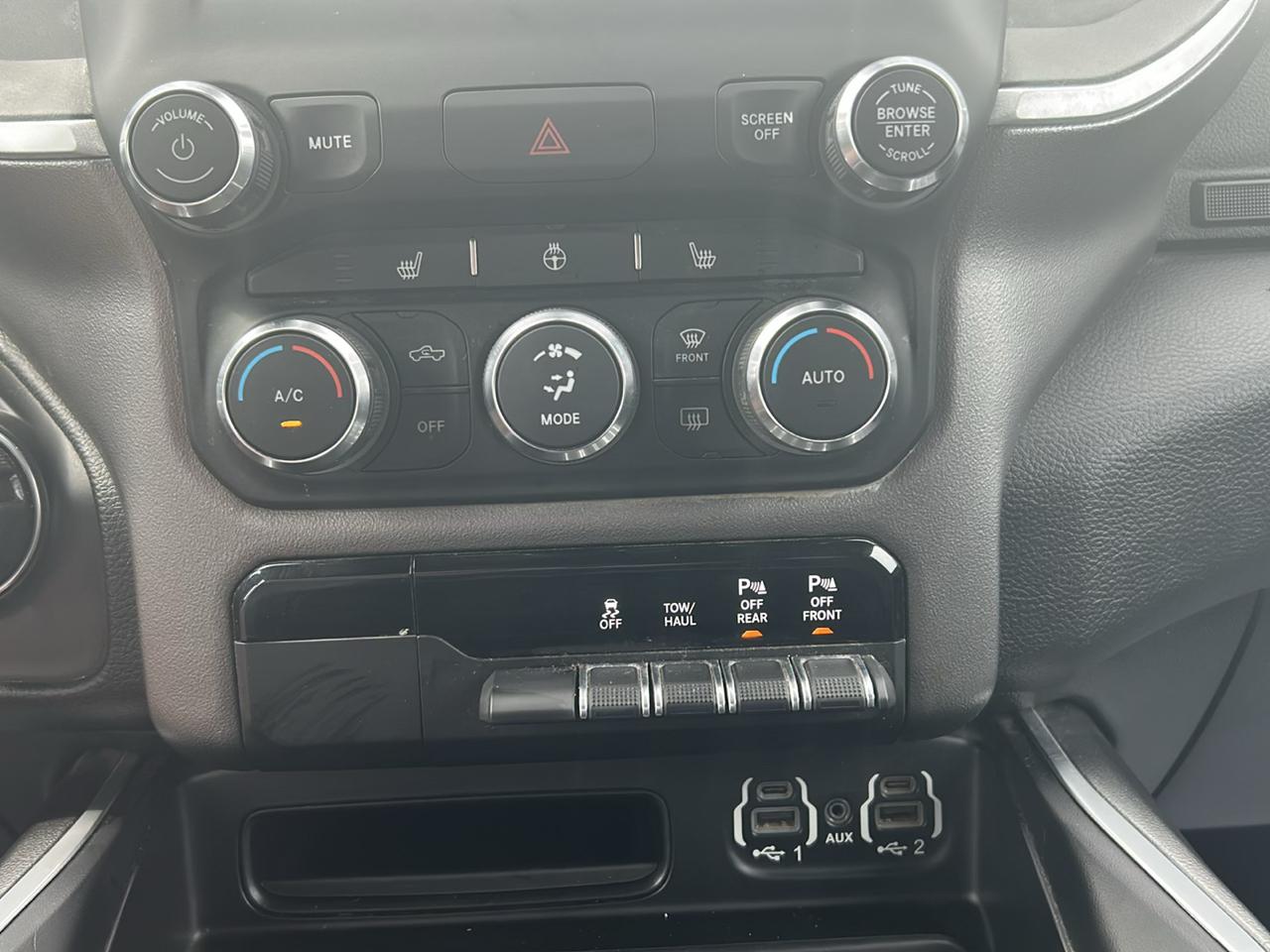 RAM 1500 Big Horn 4x4 Crew Cab 5'7" Box 2020