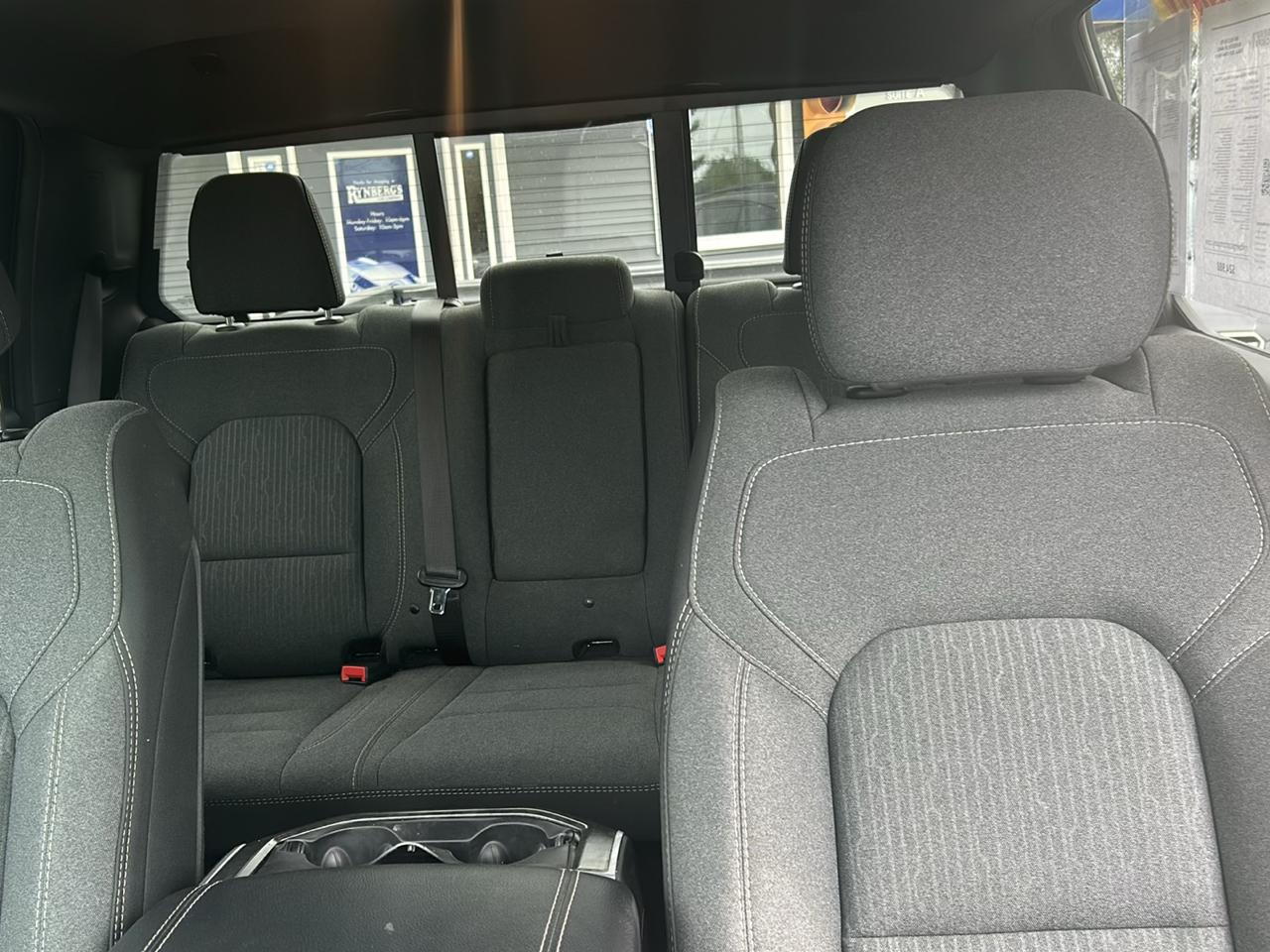 RAM 1500 Big Horn 4x4 Crew Cab 5'7" Box 2020