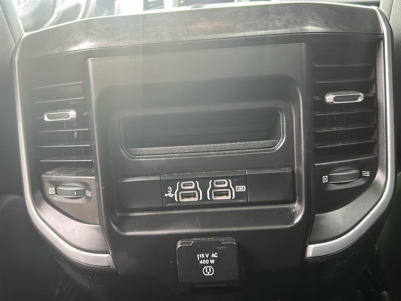 RAM 1500 Big Horn 4x4 Crew Cab 5'7" Box 2020