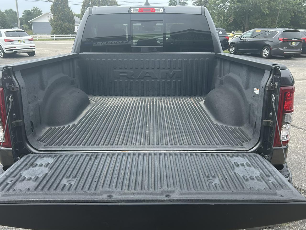 RAM 1500 Big Horn 4x4 Crew Cab 5'7" Box 2020