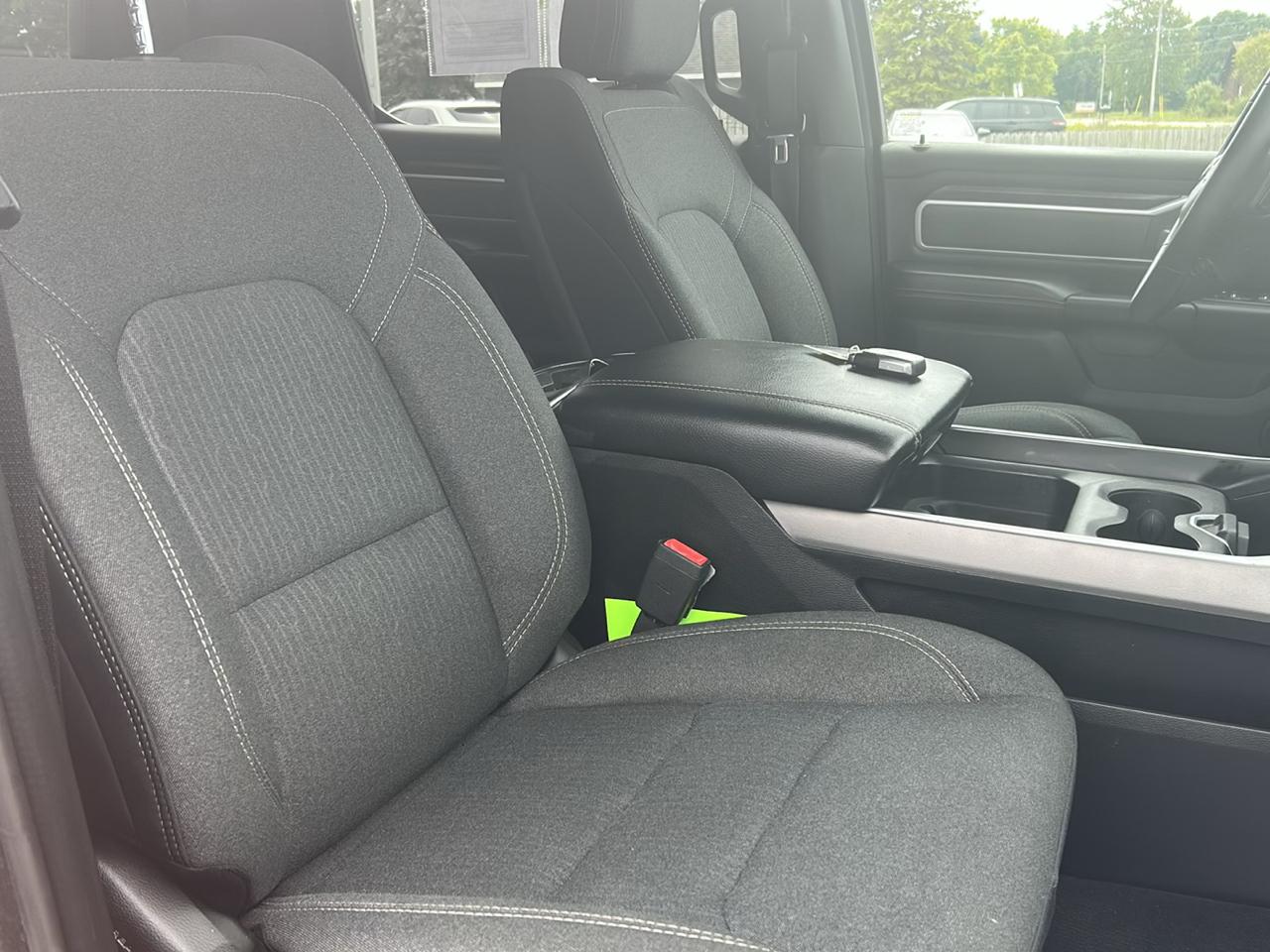 RAM 1500 Big Horn 4x4 Crew Cab 5'7" Box 2020