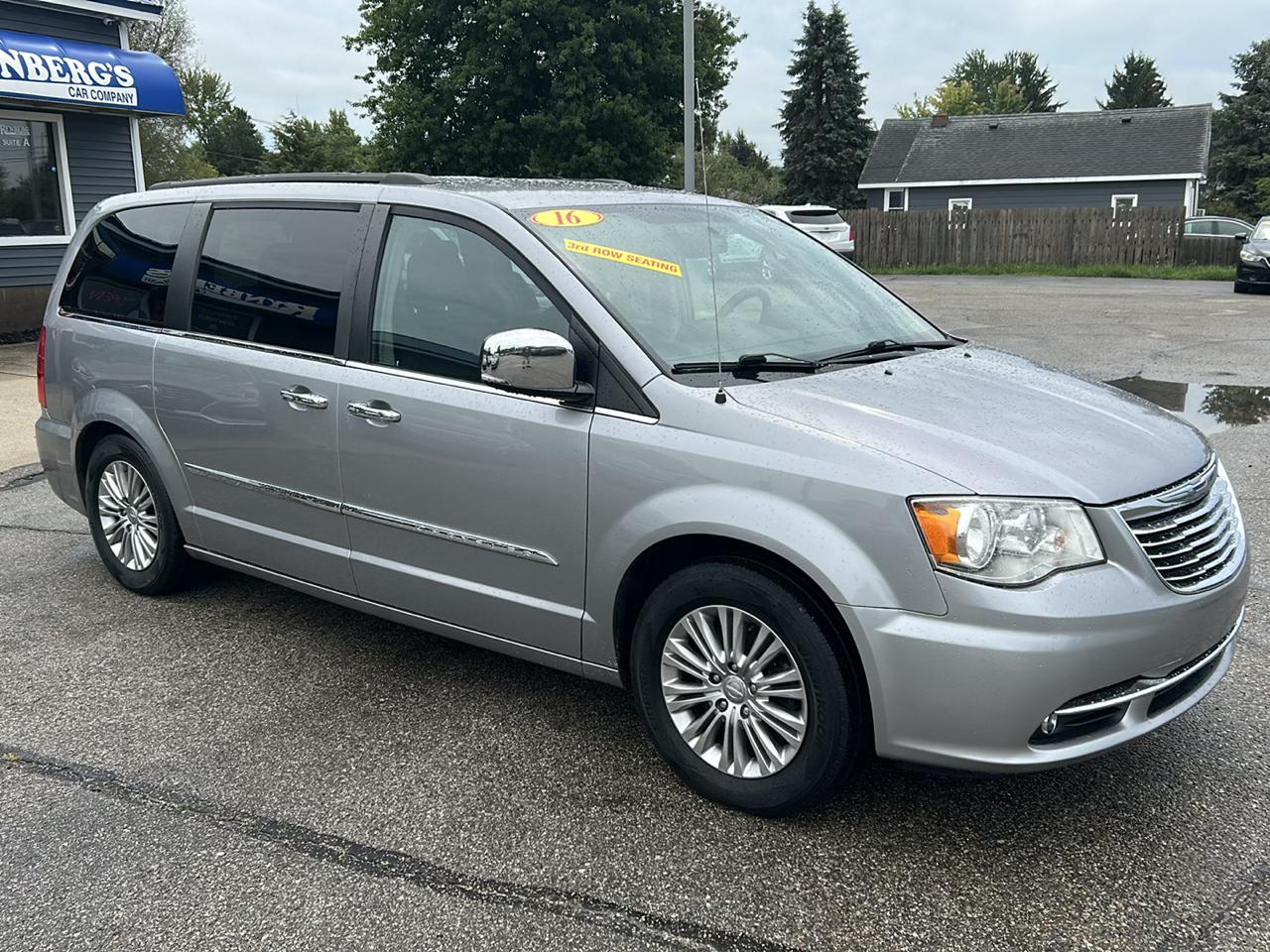 Chrysler Town & Country 4dr Wgn Touring-L 2016