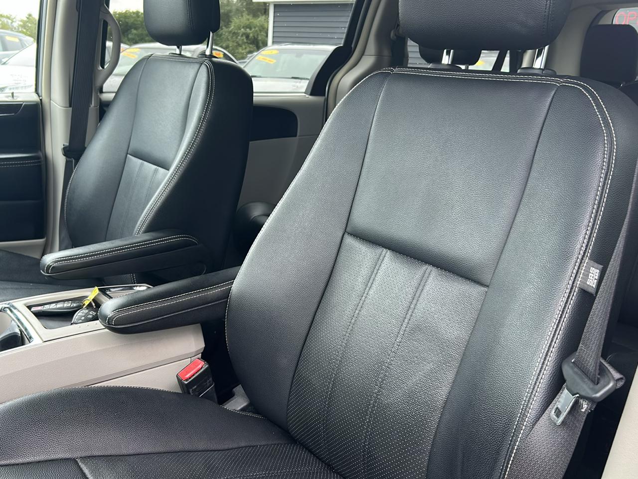 Chrysler Town & Country 4dr Wgn Touring-L 2016
