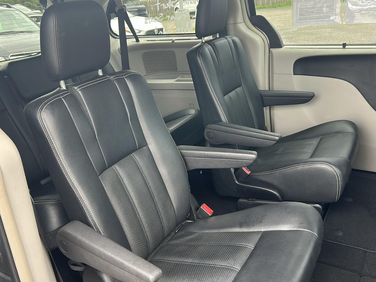 Chrysler Town & Country 4dr Wgn Touring-L 2016
