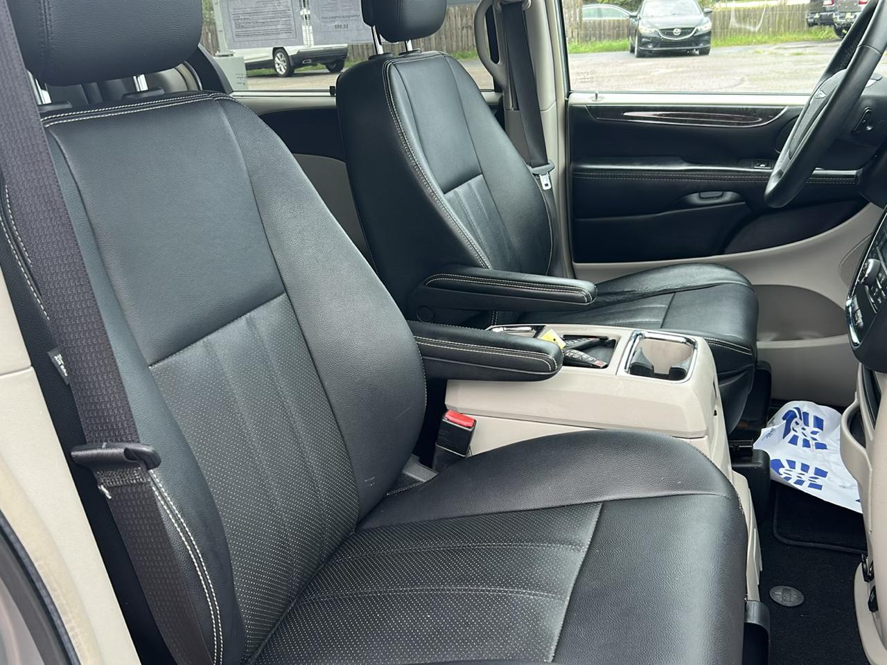 Chrysler Town & Country 4dr Wgn Touring-L 2016