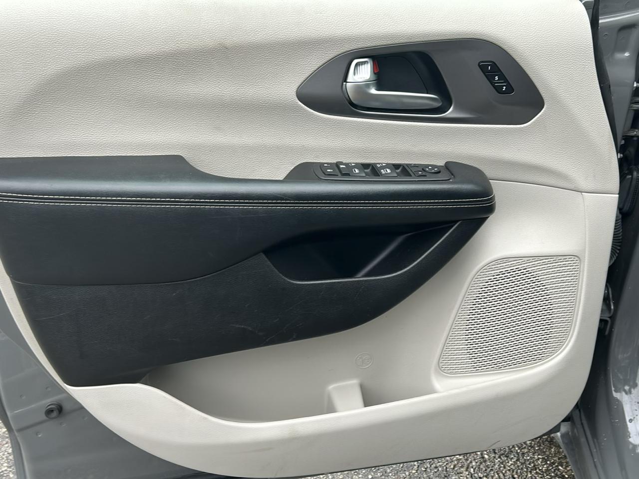 Chrysler Pacifica Touring L FWD 2022
