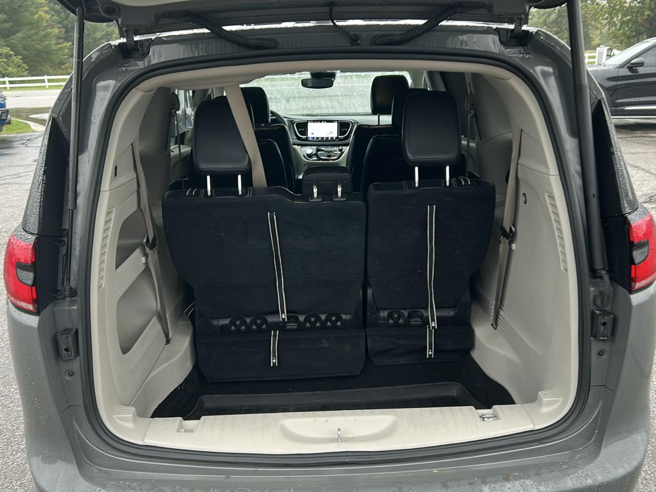 Chrysler Pacifica Touring L FWD 2022