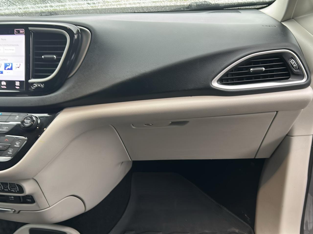 Chrysler Pacifica Touring L FWD 2022