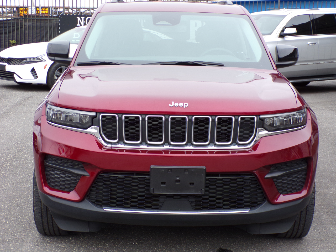 Jeep Grand Cherokee Laredo 4WD 2023 Jeep Grand Cherokee Laredo 4WD 2023