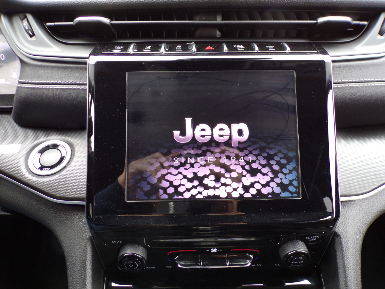 Jeep Grand Cherokee Laredo 4WD 2023 Jeep Grand Cherokee Laredo 4WD 2023