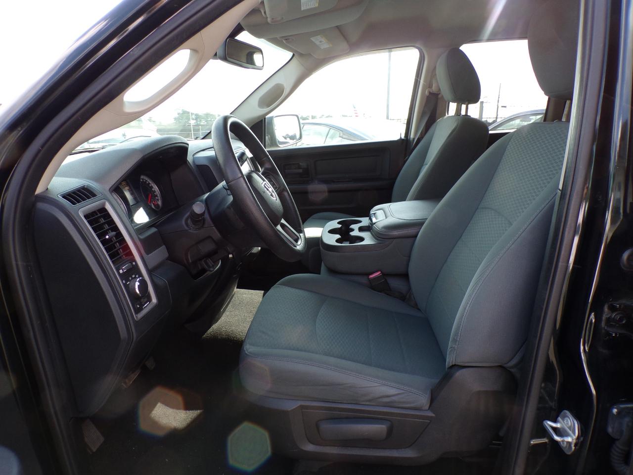 RAM 1500 Tradesman Quad Cab 4WD 2015