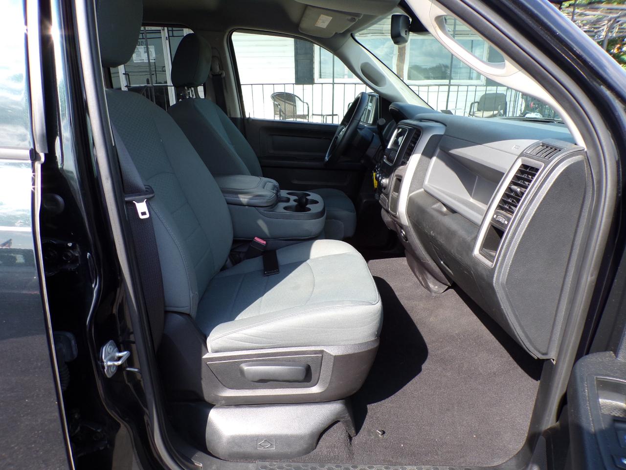 RAM 1500 Tradesman Quad Cab 4WD 2015