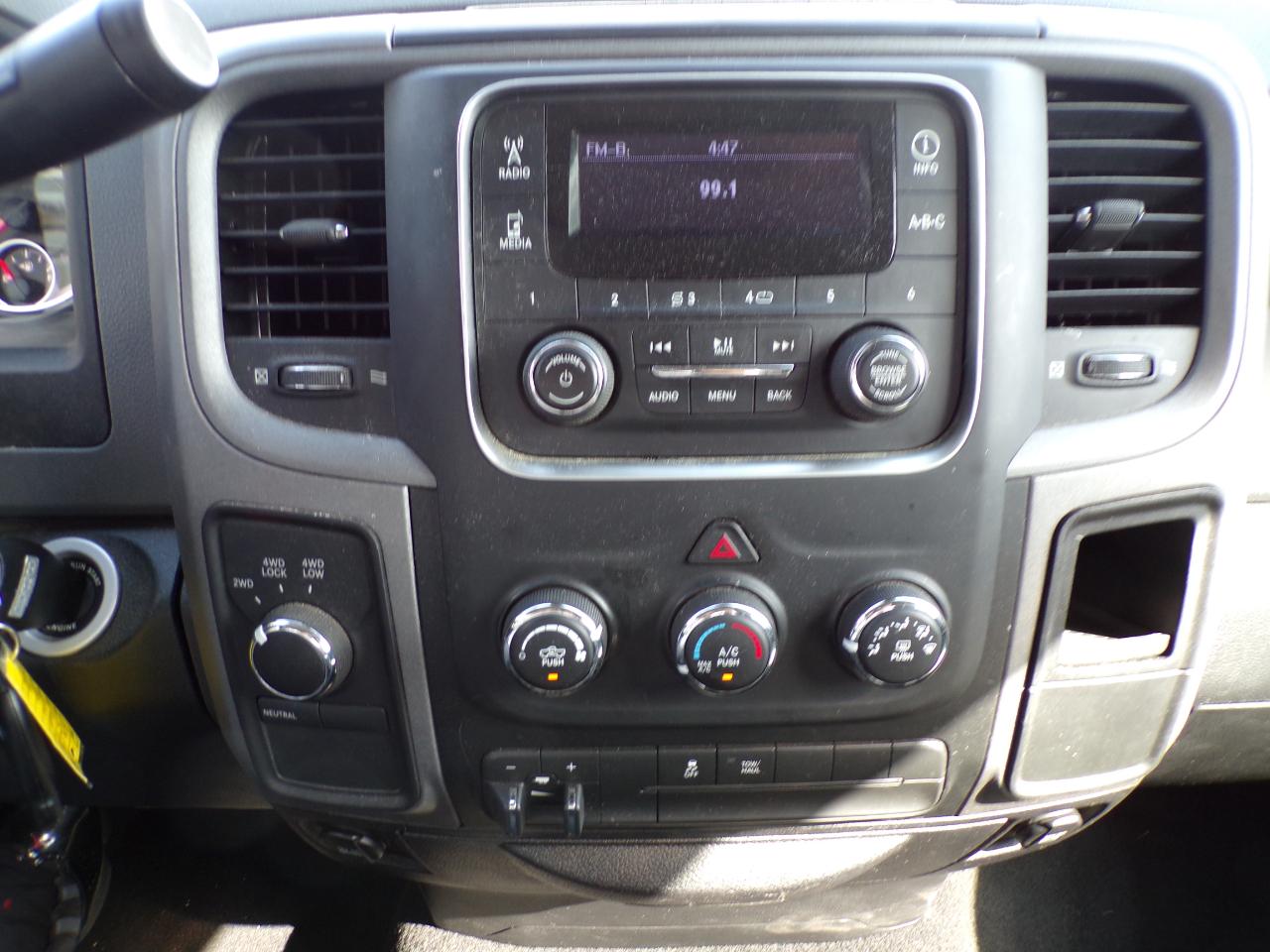 RAM 1500 Tradesman Quad Cab 4WD 2015