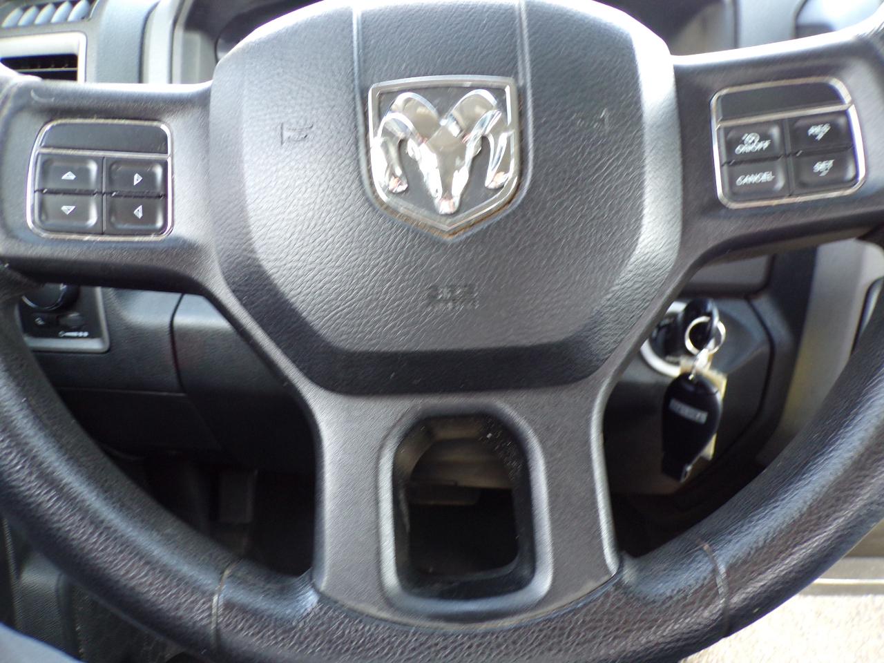 RAM 1500 Tradesman Quad Cab 4WD 2015