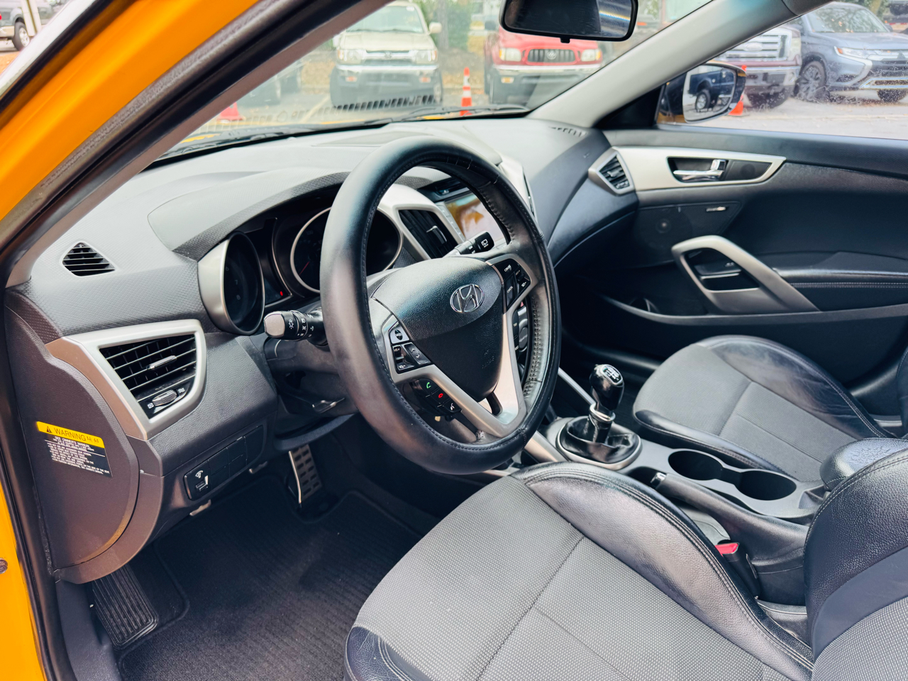 Hyundai Veloster Base 2013