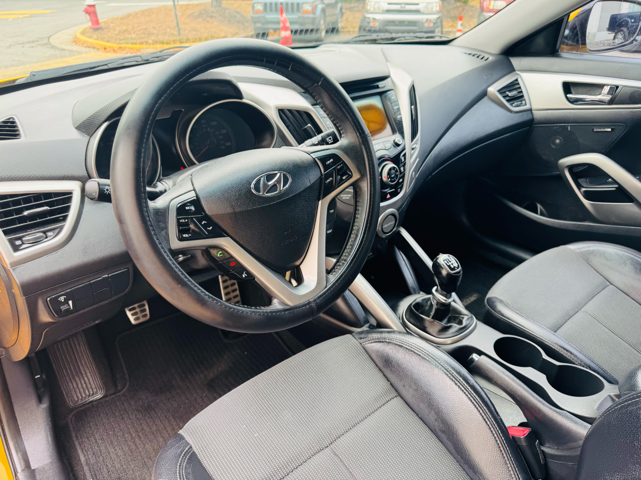 Hyundai Veloster Base 2013