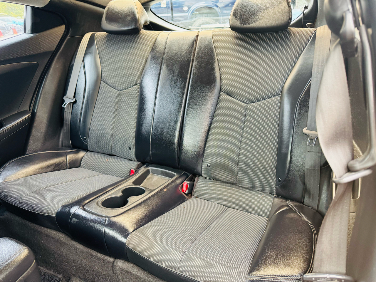 Hyundai Veloster Base 2013