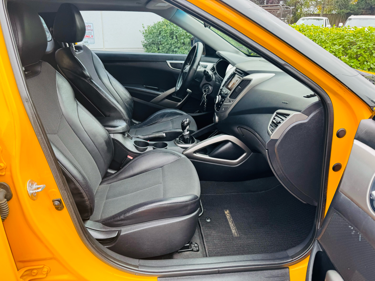 Hyundai Veloster Base 2013