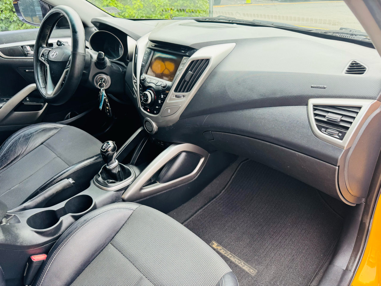 Hyundai Veloster Base 2013