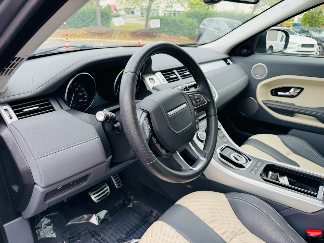 2013 Land Rover Range Rover Evoque Dynamic Premium photo 12