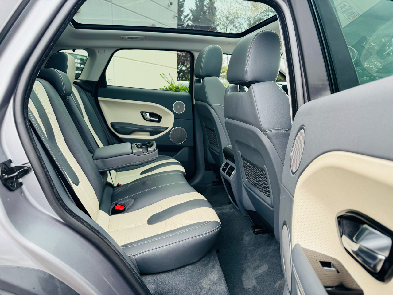 2013 Land Rover Range Rover Evoque Dynamic Premium photo 17