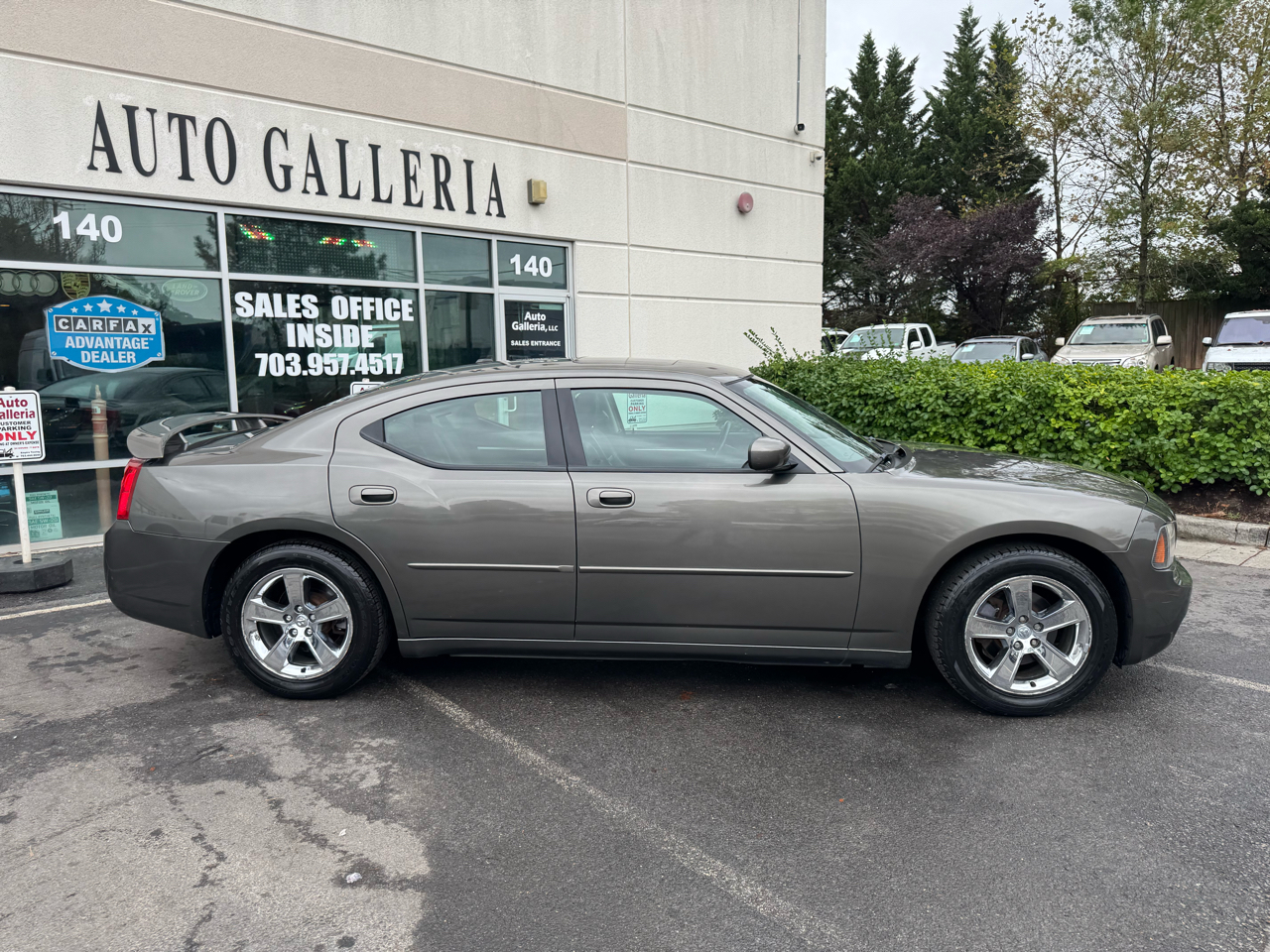 2010 Dodge Charger SXT Plus photo 2