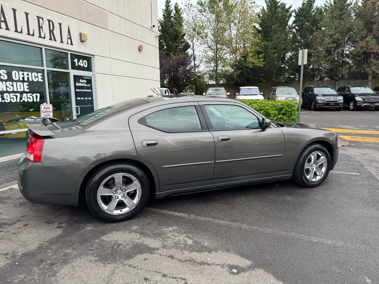 2010 Dodge Charger SXT Plus photo 3