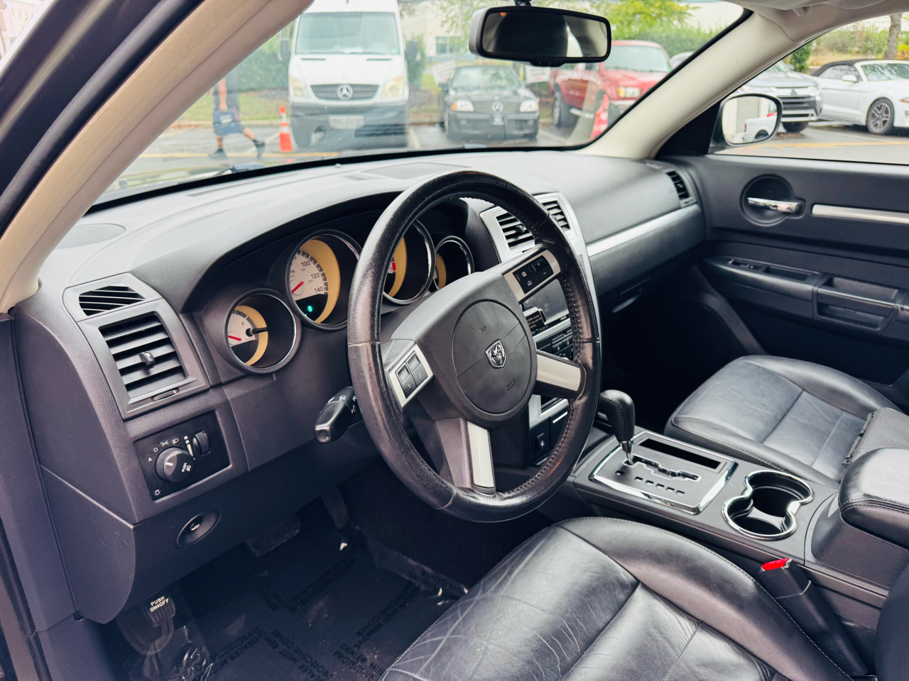 2010 Dodge Charger SXT Plus photo 12