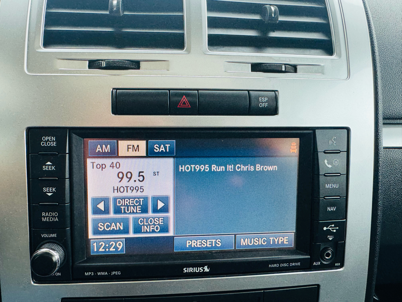 2010 Dodge Charger SXT Plus photo 10