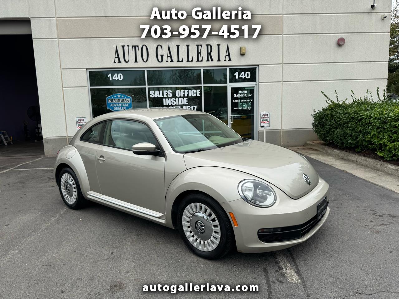 Volkswagen Beetle 2.5L w/Sunroof Sound & Nav 2013